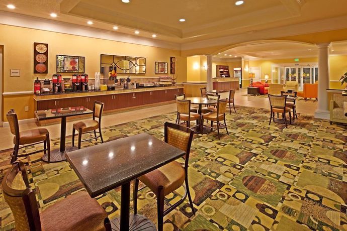 Imagen del bar/restaurante del Hotel La Quinta Inn and Suites By Wyndham Mobile - Tillman's Corner. Foto 2