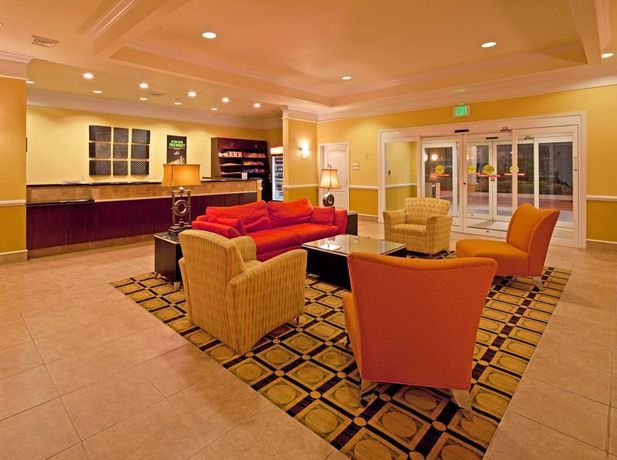 Imagen de los interiores del Hotel La Quinta Inn and Suites By Wyndham Mobile - Tillman's Corner. Foto 6