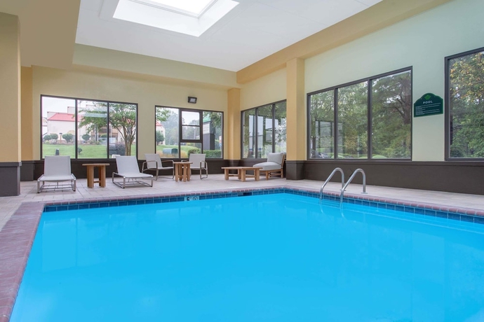 Imagen de la piscina del Hotel La Quinta Inn and Suites By Wyndham Mooresville. Foto 19