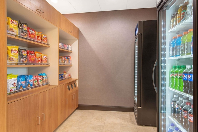 Imagen de los interiores del Hotel La Quinta Inn and Suites By Wyndham Mooresville. Foto 17