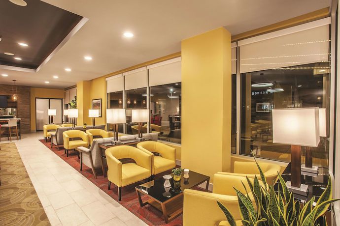 Imagen de los interiores del Hotel La Quinta Inn and Suites By Wyndham Morgan Hill-san Jose South. Foto 19