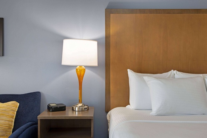 Imagen de la habitación del Hotel La Quinta Inn and Suites By Wyndham Morgan Hill-san Jose South. Foto 11