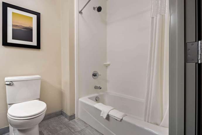 Imagen de la habitación del Hotel La Quinta Inn and Suites By Wyndham Morgan Hill-san Jose South. Foto 13