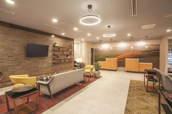 Imagen de los interiores del Hotel La Quinta Inn and Suites By Wyndham Morgan Hill-san Jose South. Foto 20