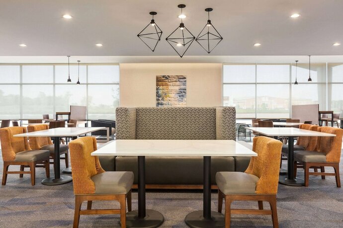 Imagen del bar/restaurante del Hotel La Quinta Inn and Suites By Wyndham Mount Laurel / Moorestown. Foto 4