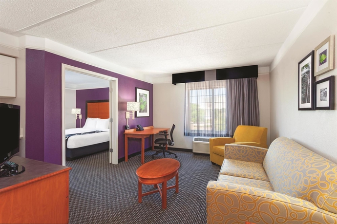 Imagen de la habitación del Hotel La Quinta Inn and Suites By Wyndham Myrtle Beach Broadway Area. Foto 8