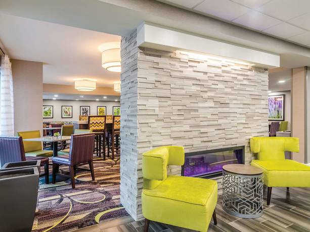 Imagen de los interiores del Hotel La Quinta Inn and Suites By Wyndham Myrtle Beach - N Kings Hwy. Foto 19