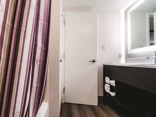 Imagen de la habitación del Hotel La Quinta Inn and Suites By Wyndham Myrtle Beach - N Kings Hwy. Foto 16