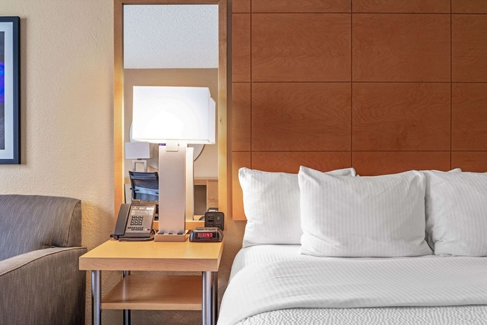 Imagen de la habitación del Hotel La Quinta Inn and Suites By Wyndham Naples Downtown. Foto 8