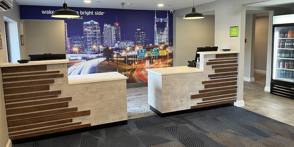 Imagen de los interiores del Hotel La Quinta Inn and Suites By Wyndham Nashville Airport. Foto 17