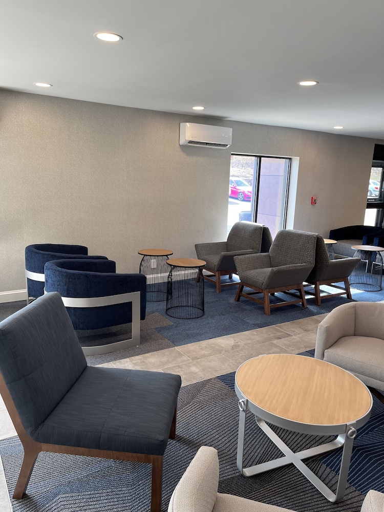 Imagen de los interiores del Hotel La Quinta Inn and Suites By Wyndham Nashville Airport. Foto 19