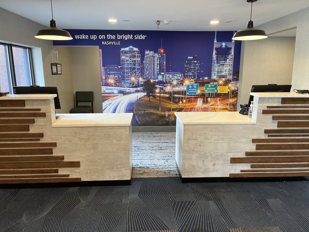 Imagen de los interiores del Hotel La Quinta Inn and Suites By Wyndham Nashville Airport. Foto 20