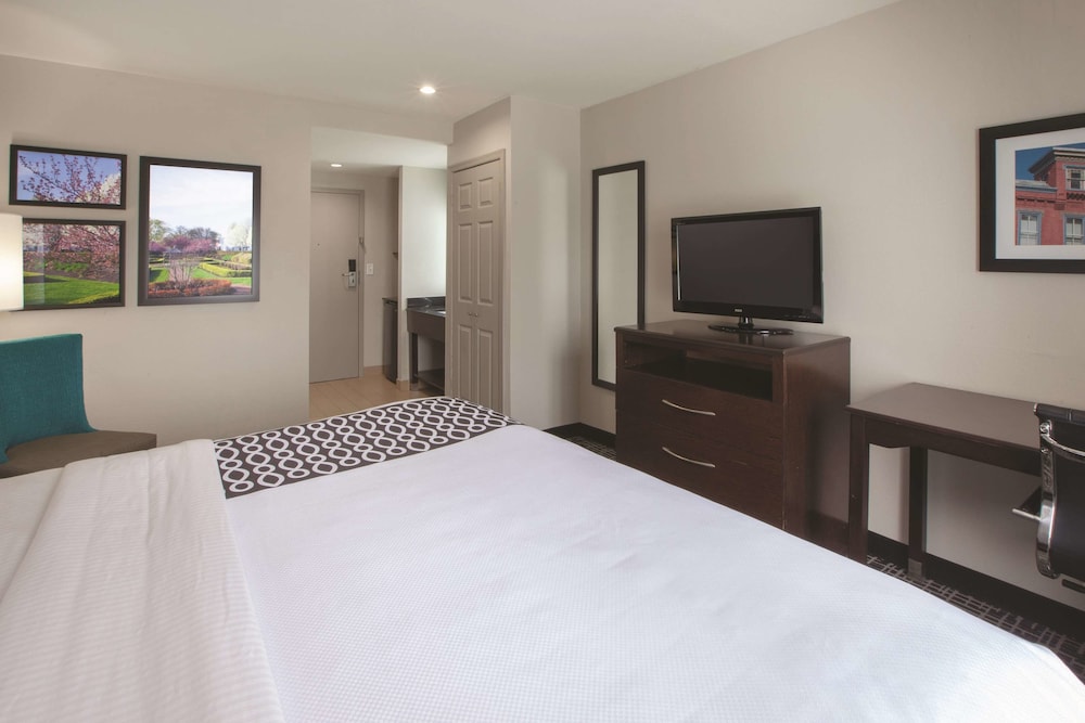 Imagen de la habitación del Hotel La Quinta Inn and Suites By Wyndham New Cumberland-harrisburg. Foto 5