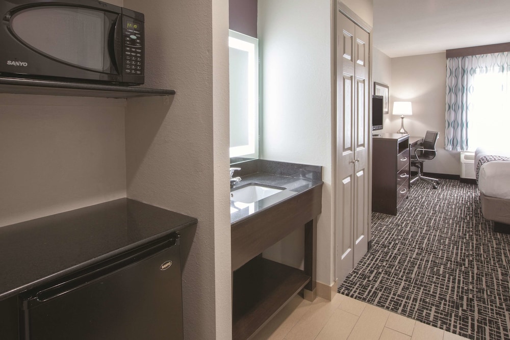 Imagen de la habitación del Hotel La Quinta Inn and Suites By Wyndham New Cumberland-harrisburg. Foto 8