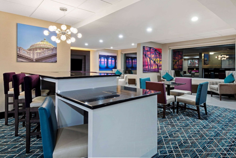 Imagen de los interiores del Hotel La Quinta Inn and Suites By Wyndham New Cumberland-harrisburg. Foto 18