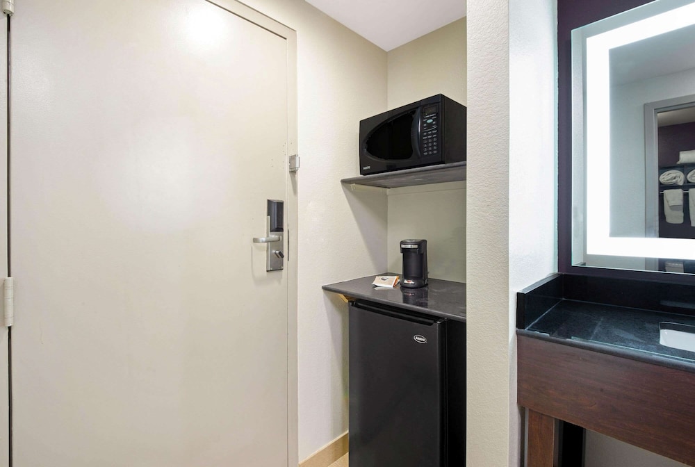 Imagen de la habitación del Hotel La Quinta Inn and Suites By Wyndham New Cumberland-harrisburg. Foto 16