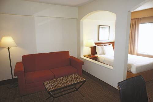 Imagen de la habitación del Hotel La Quinta Inn and Suites By Wyndham New Haven. Foto 10