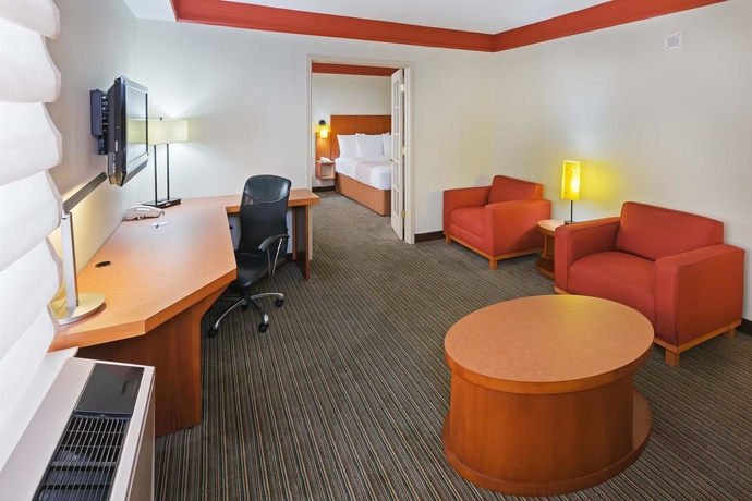 Imagen de la habitación del Hotel La Quinta Inn and Suites By Wyndham New Orleans Downtown. Foto 7