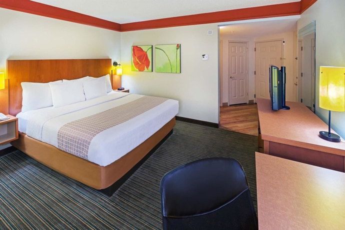 Imagen de la habitación del Hotel La Quinta Inn and Suites By Wyndham New Orleans Downtown. Foto 12