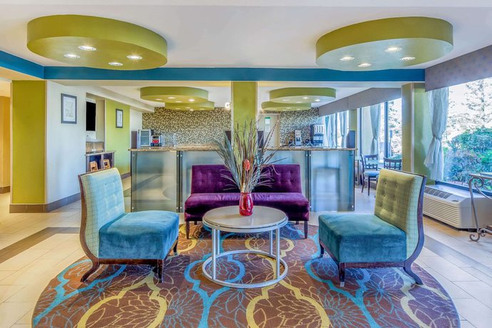 Imagen de los interiores del Hotel La Quinta Inn and Suites By Wyndham Oakland Airport Coliseum. Foto 13