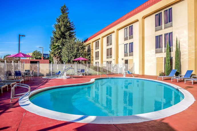 Imagen de la habitación del Hotel La Quinta Inn and Suites By Wyndham Oakland Airport Coliseum. Foto 8