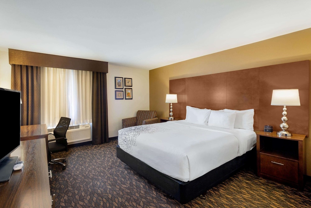 Imagen de la habitación del Hotel La Quinta Inn and Suites By Wyndham Oakland - Hayward. Foto 10