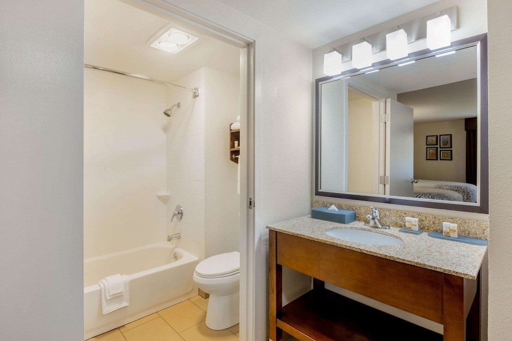 Imagen de la habitación del Hotel La Quinta Inn and Suites By Wyndham Oakland - Hayward. Foto 12