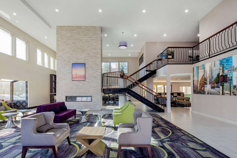 Imagen general del Hotel La Quinta Inn and Suites By Wyndham Oakland - Hayward. Foto 1