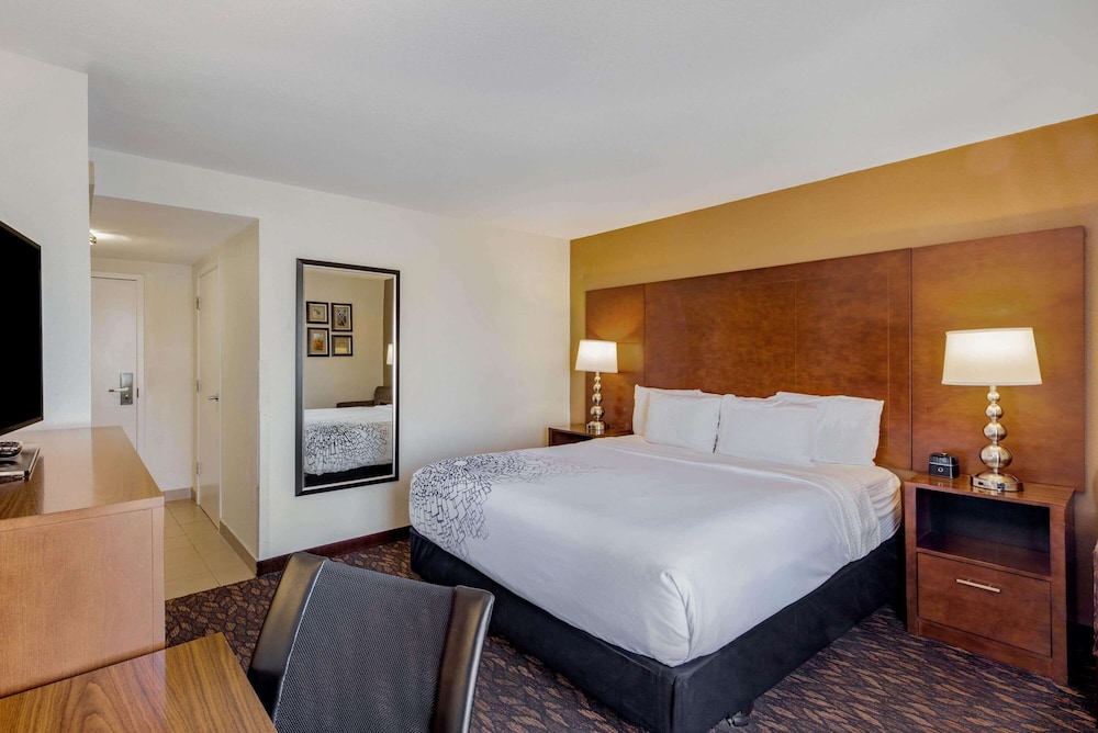 Imagen de la habitación del Hotel La Quinta Inn and Suites By Wyndham Oakland - Hayward. Foto 13