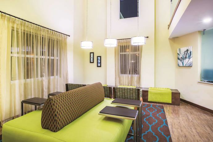 Imagen de los interiores del Hotel La Quinta Inn and Suites By Wyndham Oceanfront Daytona Beach. Foto 18