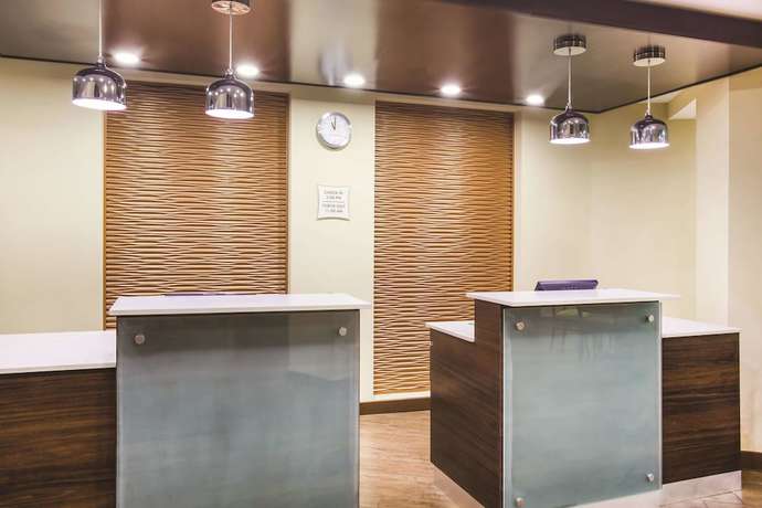 Imagen de los interiores del Hotel La Quinta Inn and Suites By Wyndham Oceanfront Daytona Beach. Foto 19