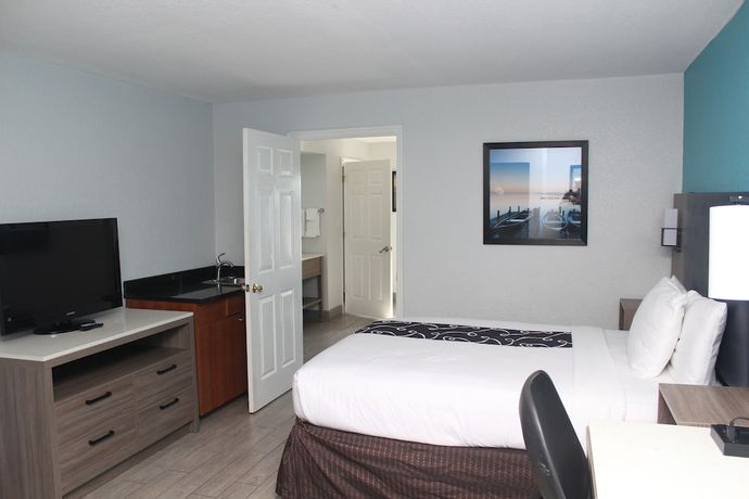 Imagen de la habitación del Hotel La Quinta Inn and Suites By Wyndham Oceanfront Daytona Beach. Foto 12