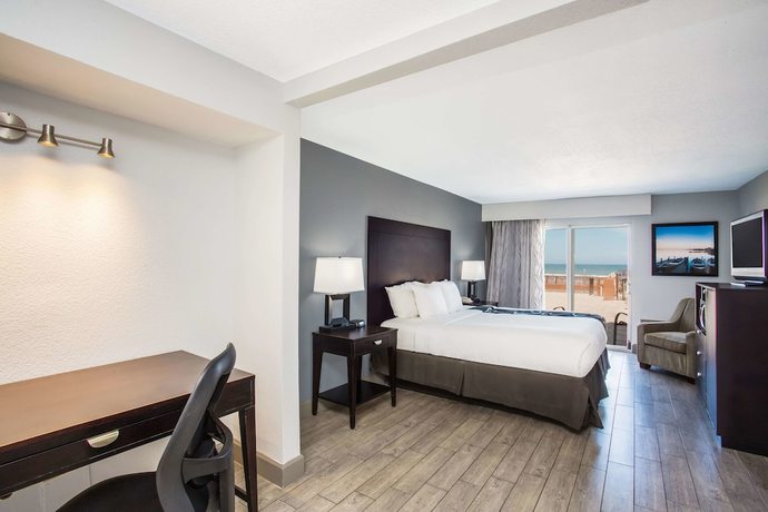 Imagen de la habitación del Hotel La Quinta Inn and Suites By Wyndham Oceanfront Daytona Beach. Foto 16