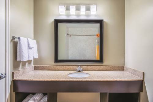 Imagen de la habitación del Hotel La Quinta Inn and Suites By Wyndham Oklahoma City - Moore. Foto 8