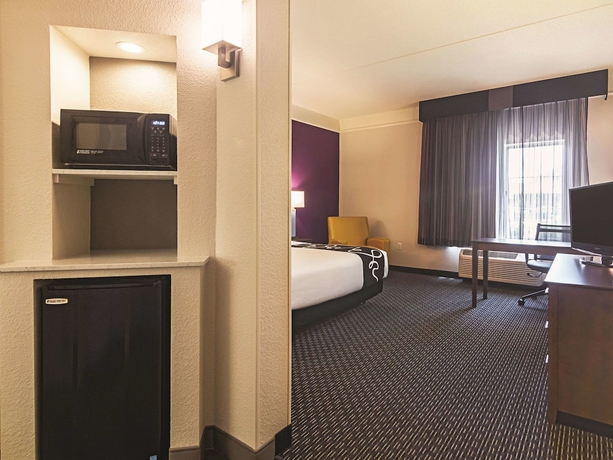 Imagen de la habitación del Hotel La Quinta Inn and Suites By Wyndham Oklahoma City - Nw Expwy. Foto 2
