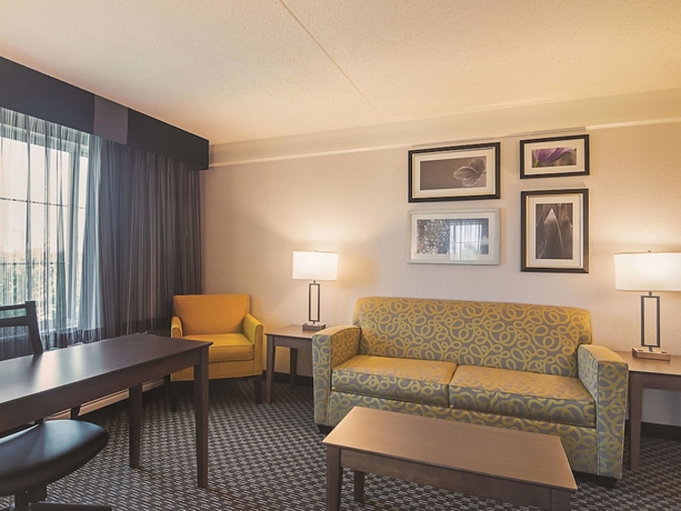Imagen de la habitación del Hotel La Quinta Inn and Suites By Wyndham Oklahoma City - Nw Expwy. Foto 13