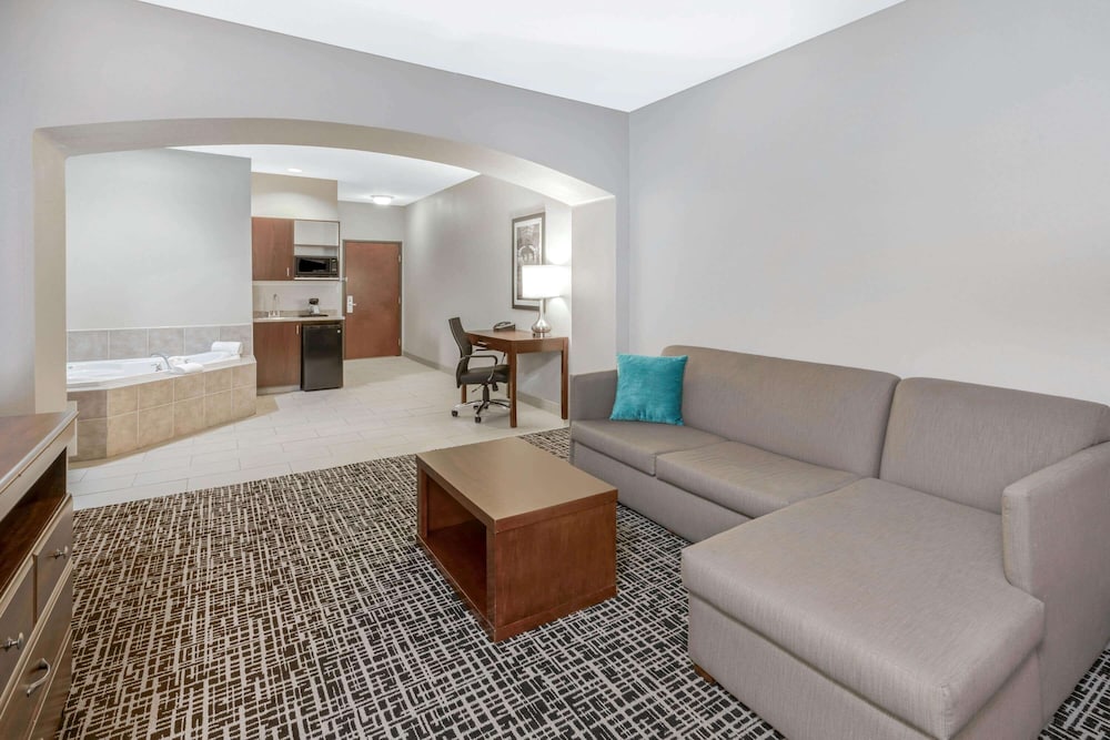 Imagen de la habitación del Hotel La Quinta Inn and Suites By Wyndham Oklahoma City -yukon. Foto 12