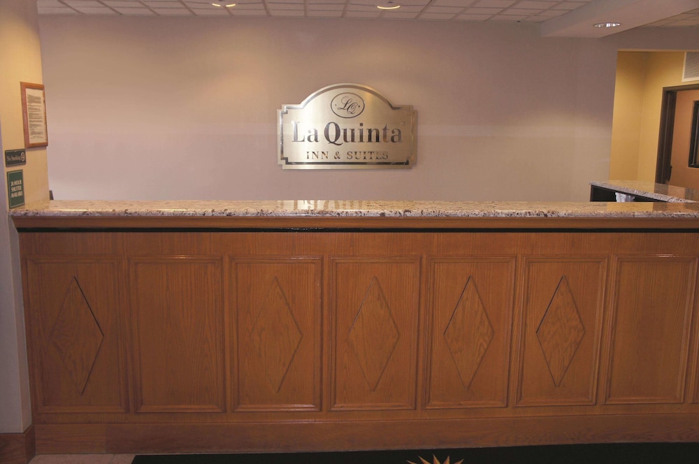 Imagen de los interiores del Hotel La Quinta Inn and Suites By Wyndham Omaha Airport Downtown. Foto 5