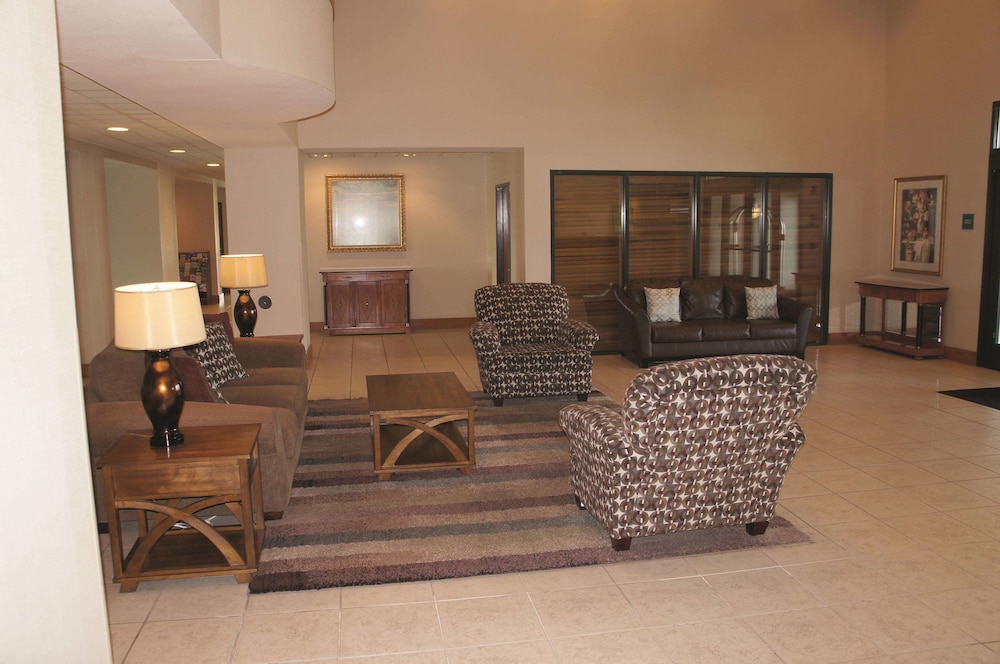 Imagen de los interiores del Hotel La Quinta Inn and Suites By Wyndham Omaha Airport Downtown. Foto 6