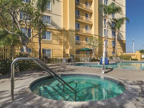 Imagen de la piscina del Hotel La Quinta Inn and Suites By Wyndham Ontario Airport. Foto 16