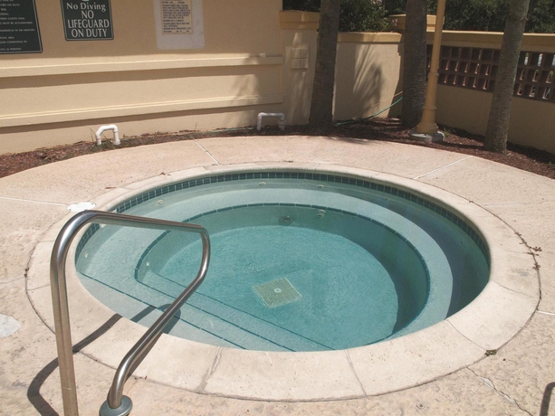 Imagen de la piscina del Hotel La Quinta Inn and Suites By Wyndham Orlando Ucf. Foto 15