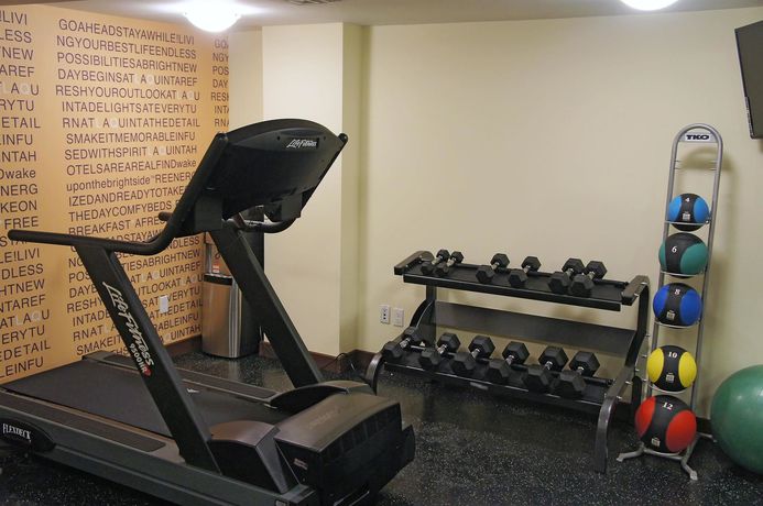Imagen de los interiores del Hotel La Quinta Inn and Suites By Wyndham Oshawa. Foto 10