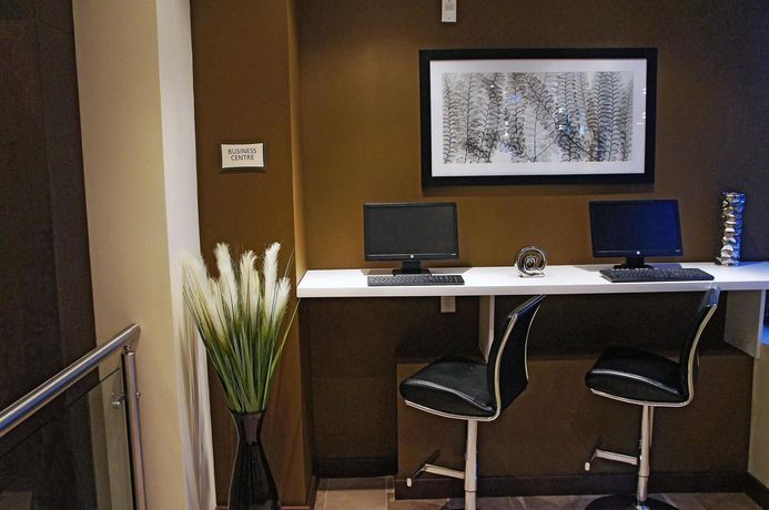 Imagen de los interiores del Hotel La Quinta Inn and Suites By Wyndham Oshawa. Foto 14