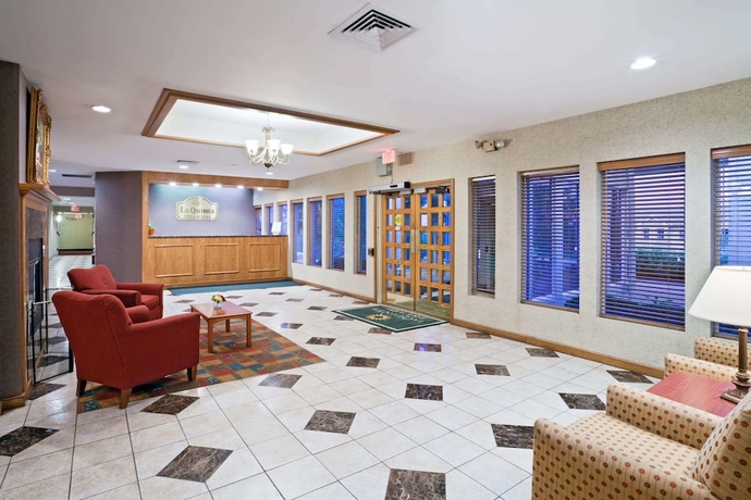 Imagen de los interiores del Hotel La Quinta Inn and Suites By Wyndham Overland Park. Foto 9