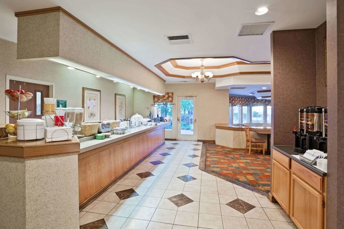 Imagen del bar/restaurante del Hotel La Quinta Inn and Suites By Wyndham Overland Park. Foto 2