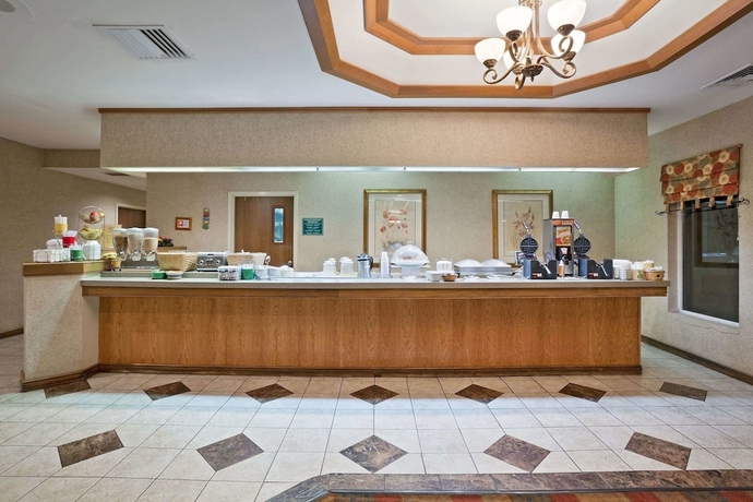 Imagen del bar/restaurante del Hotel La Quinta Inn and Suites By Wyndham Overland Park. Foto 3