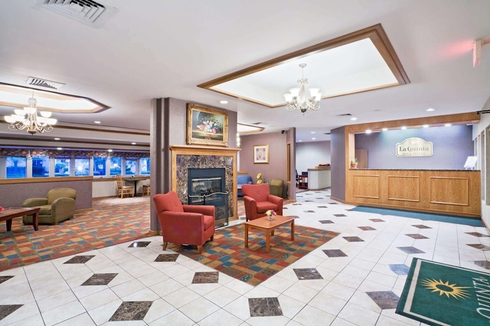 Imagen del bar/restaurante del Hotel La Quinta Inn and Suites By Wyndham Overland Park. Foto 4