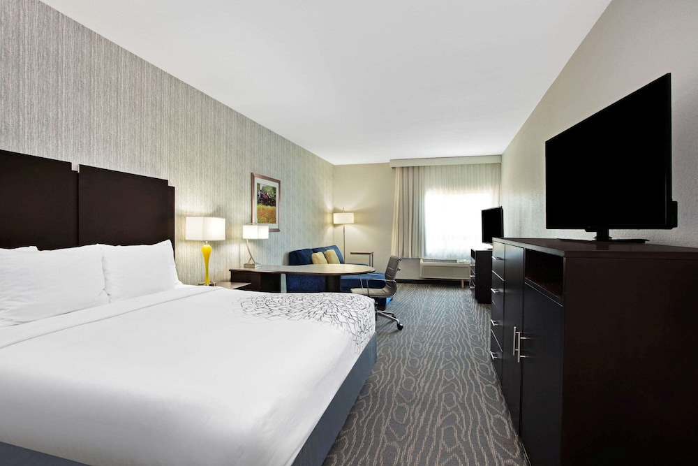 Imagen de la habitación del Hotel La Quinta Inn and Suites By Wyndham Palestine. Foto 2