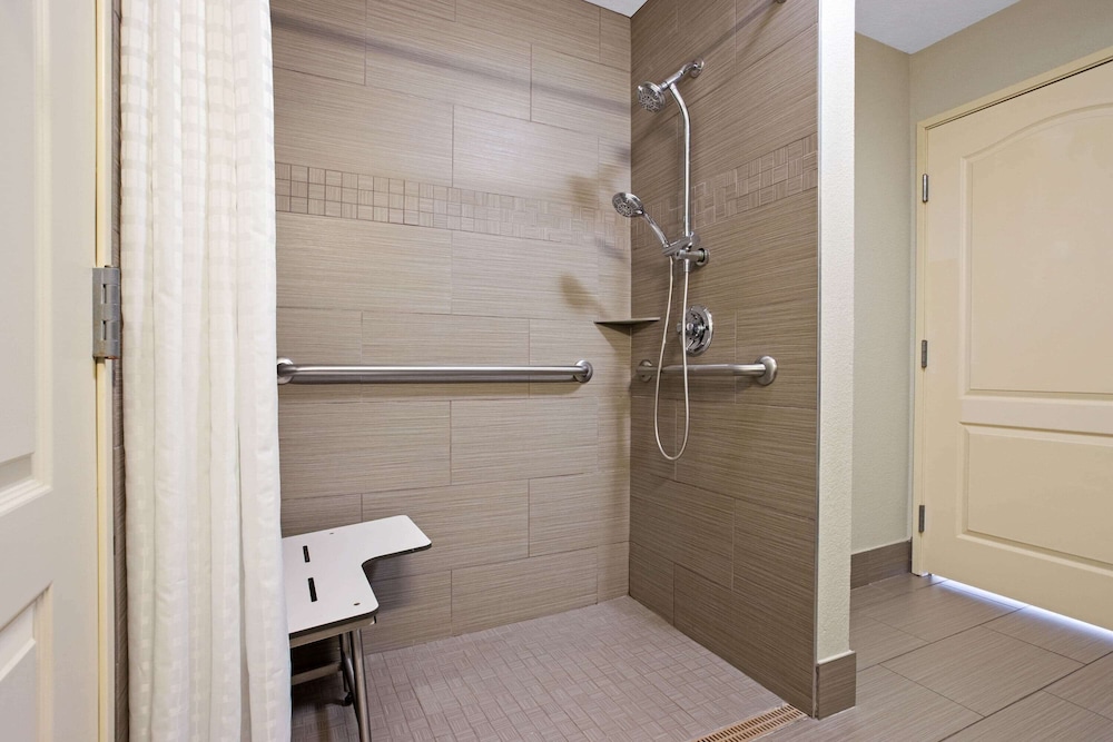 Imagen de la habitación del Hotel La Quinta Inn and Suites By Wyndham Palestine. Foto 7