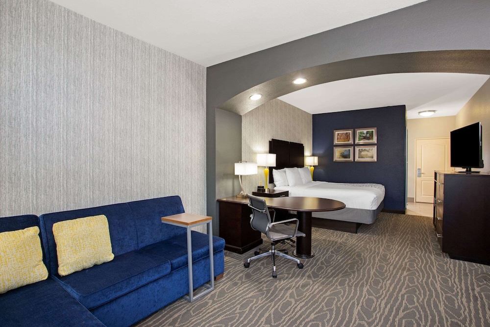 Imagen de la habitación del Hotel La Quinta Inn and Suites By Wyndham Palestine. Foto 9